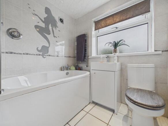 4 bed Semi-Detached for sale Image 11