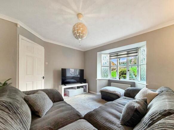 Clos Cae'r Wern, Caerphilly, CF83 photo 4