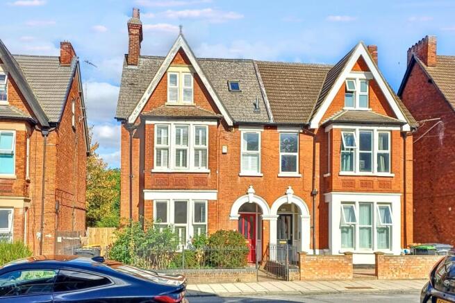 Flat 3, 20 St. Michaels Road, Bedford, Bedfordshire, MK40 2LT