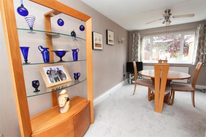 DINING ROOM.jpg