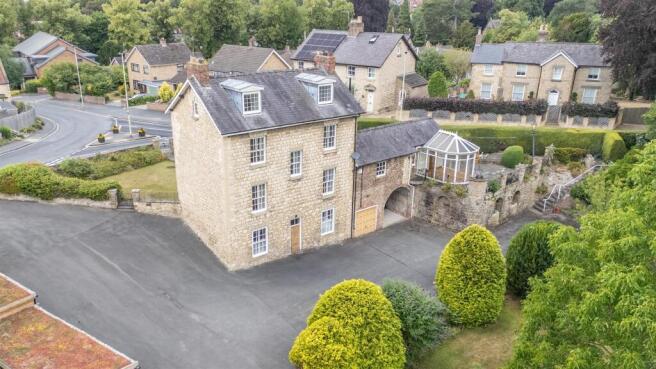 4 bed Detached for sale Image 10