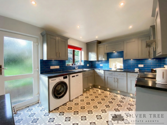 3 bed Detached Bungalow for sale Image 4