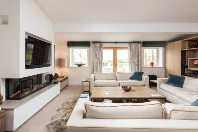 6 bed Detached for sale Image 9