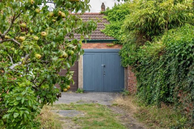 134 Fulford garage.jpg