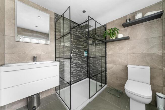 EN SUITE