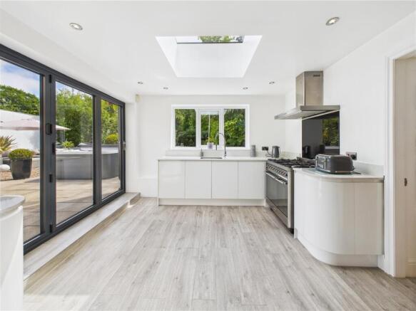 4 bed Detached for sale Image 12
