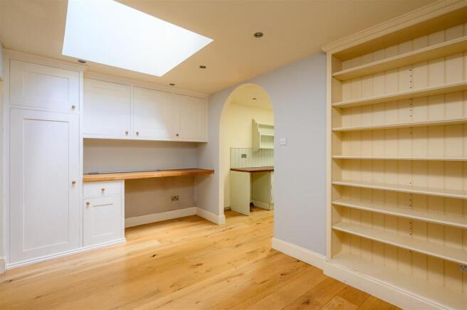 3 bed Terraced for sale Image 9