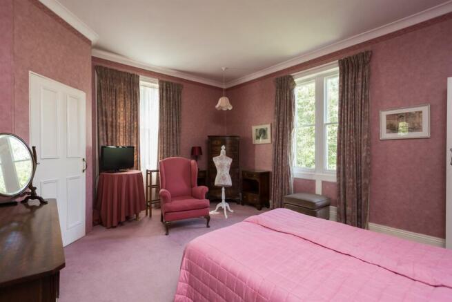 Bedroom 1 suite