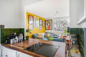 12, Hillcrest, Sunray Avenue, London SE24 9PZ