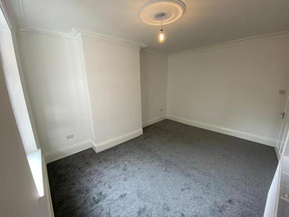 3 bed Terraced to rent Image 10