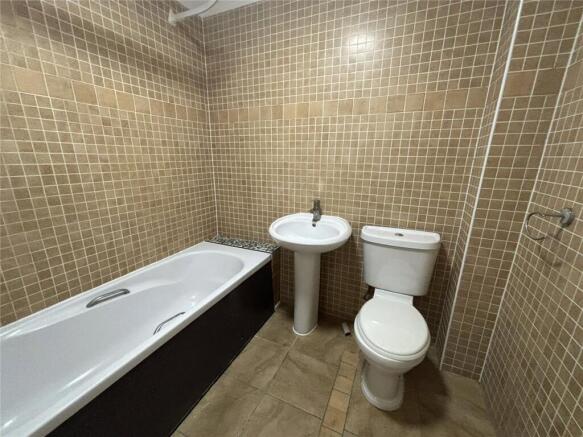3 bed Terraced to rent Image 6