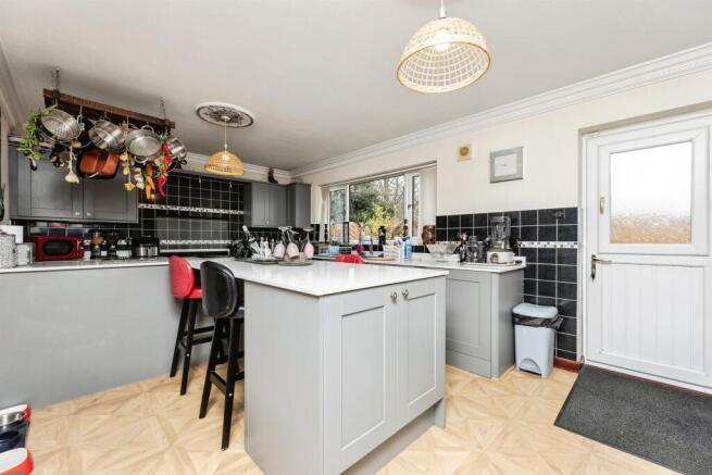 3 bed Detached Bungalow for sale Image 10