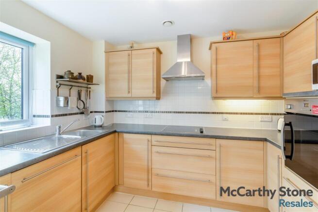 2 bed Apartment for sale Image 6