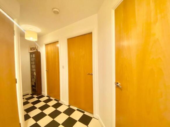 2 bed Apartment for sale Image 6