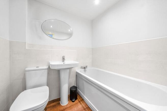 4 bed Semi-Detached for sale Image 10