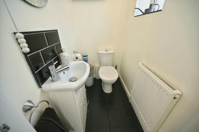 4 bed Detached for sale Image 8
