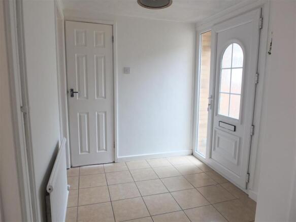 12 Deepdale Drive Entrance Hall.JPG