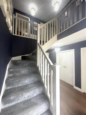 5 bed Detached for sale Image 11