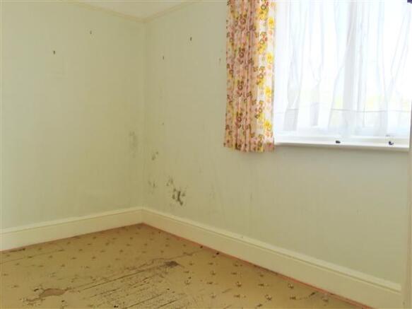 Bedroom (side)