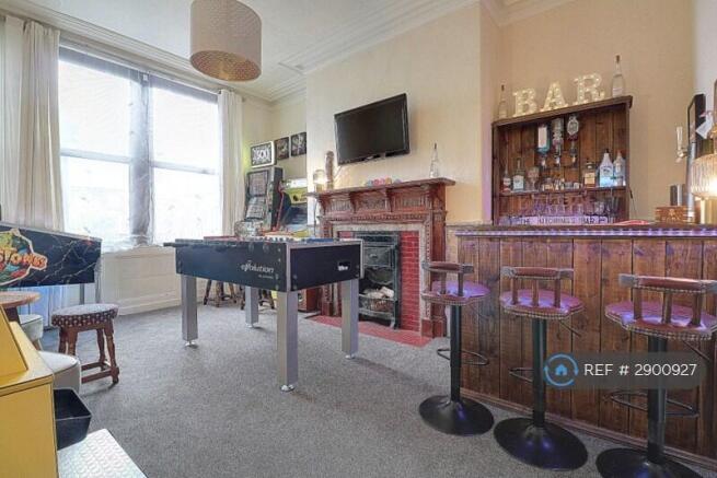 6 bed Semi-Detached to rent Image 4