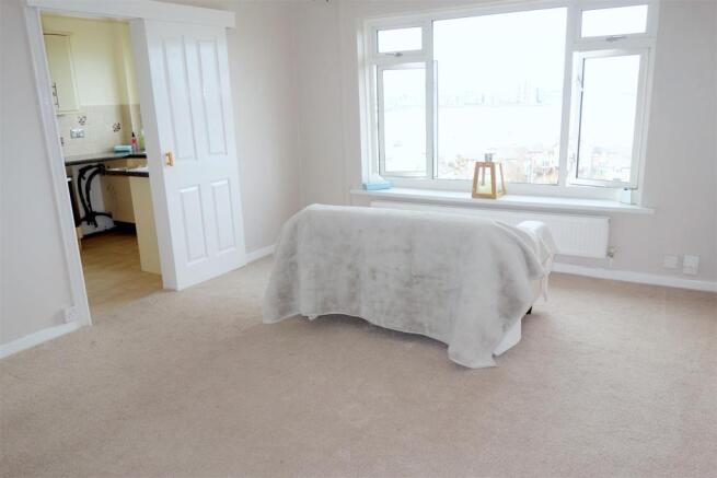 new lounge1.JPG