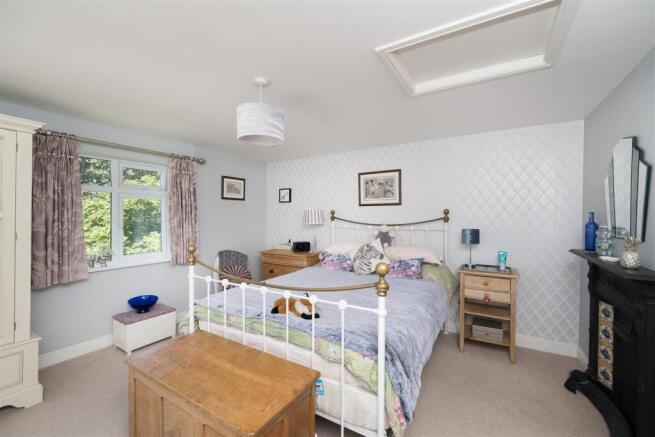 3 bed Semi-Detached for sale Image 8
