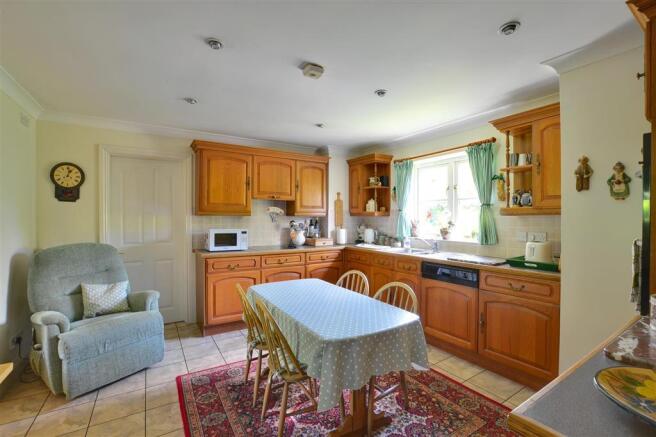 Kitchen/ Breakfast Room