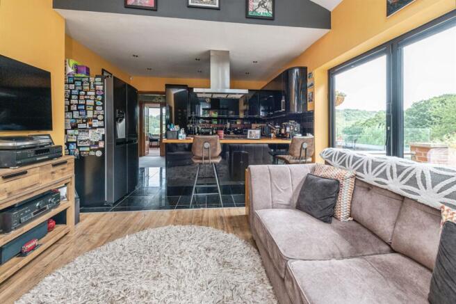 3 bed Semi-Detached for sale Image 5