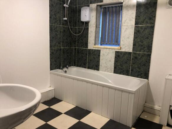 2 bed Apartment to rent Image 5