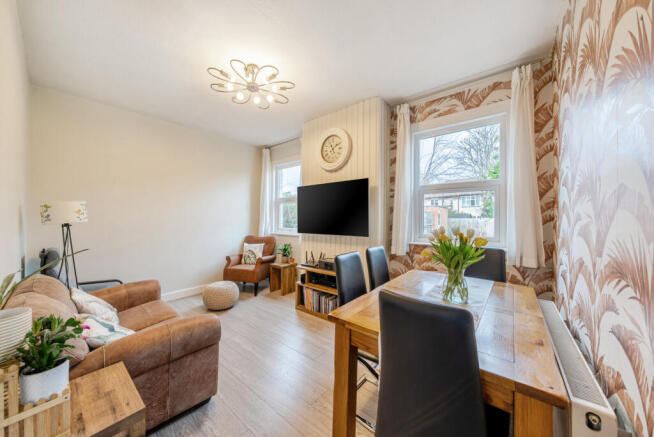 1407653-4-698b159...