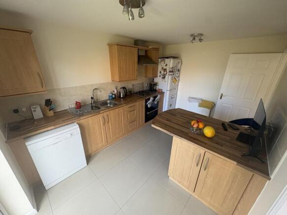 4 bed Detached for sale Image 3