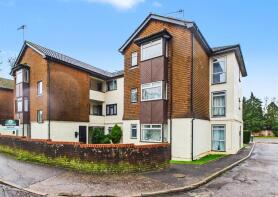 21, Hollin Court, Northgate, Crawley RH10 8TT