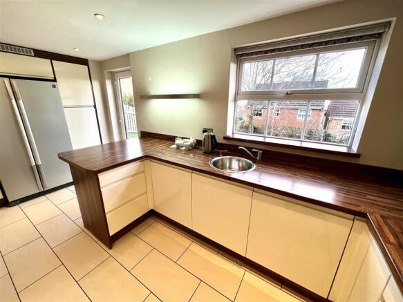 KITCHEN/BREAKFAST ROOM