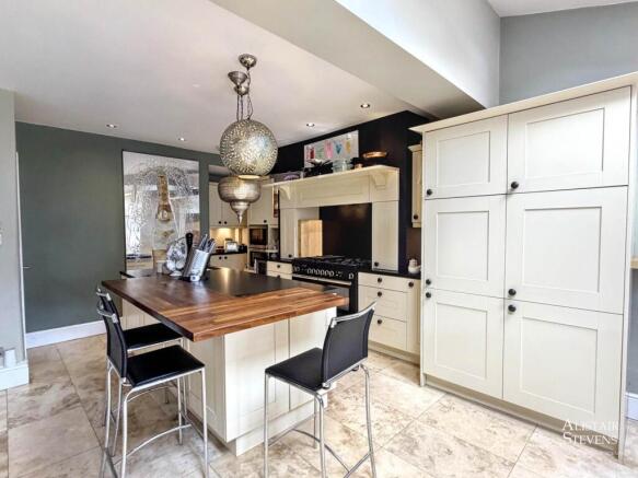 2 bed Semi-Detached for sale Image 9