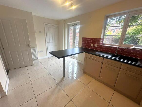 Kitchen 2.jpeg