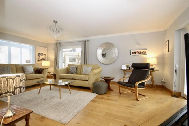 Triple aspect sitting room