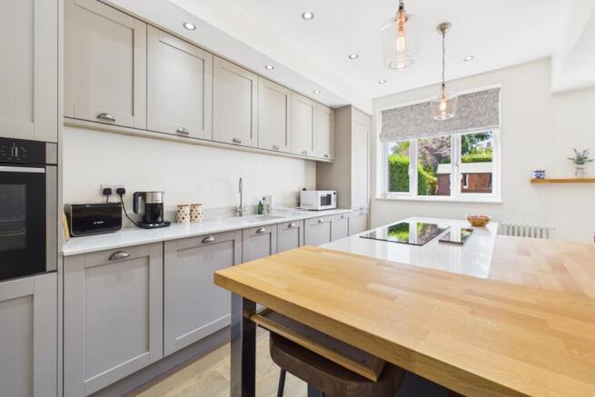 4 bed Semi-Detached for sale Image 9