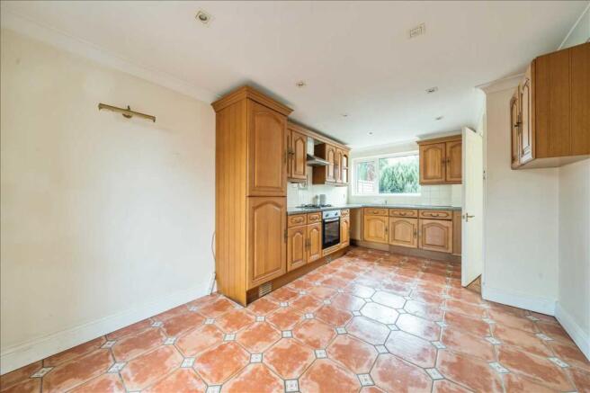 KITCHEN / DINING