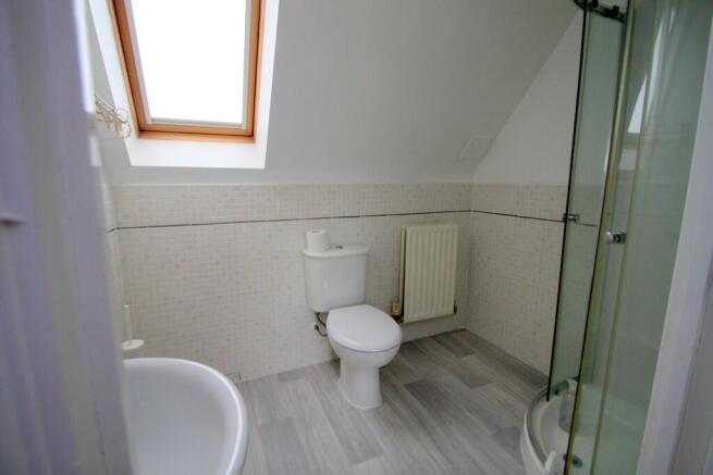 Ensuite to Bed 2
