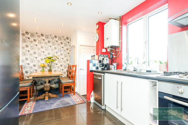 3 bed Semi-Detached for sale Image 3