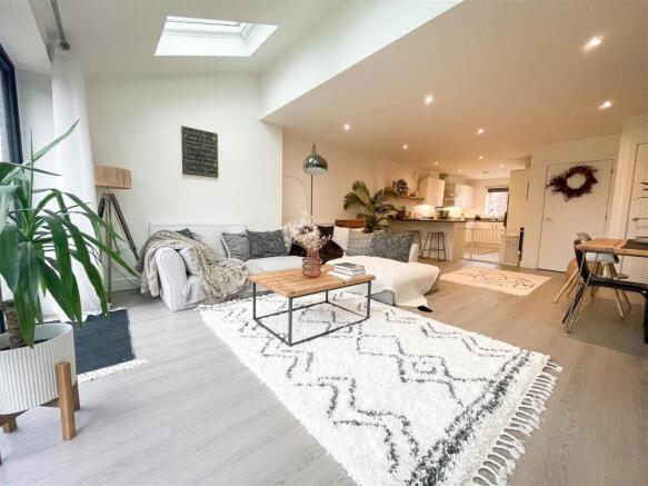 OPEN PLAN LIVING SPACE