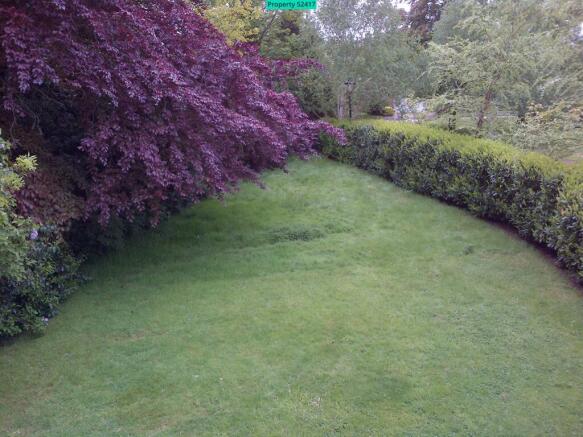 Extensive south facing garden with easy road acces