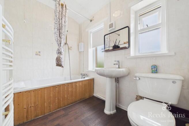3 bed House to rent Image 4