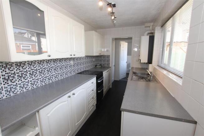 FITTED KITCHEN