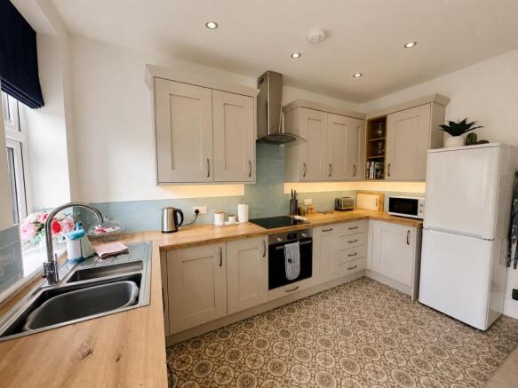 2 bed Flat to rent Image 6