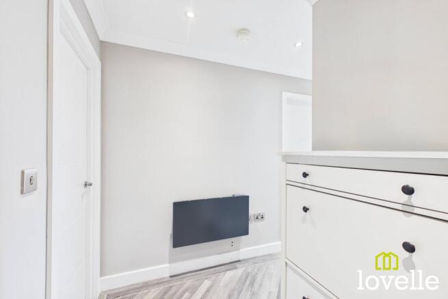 2 bed Flat for sale Image 5