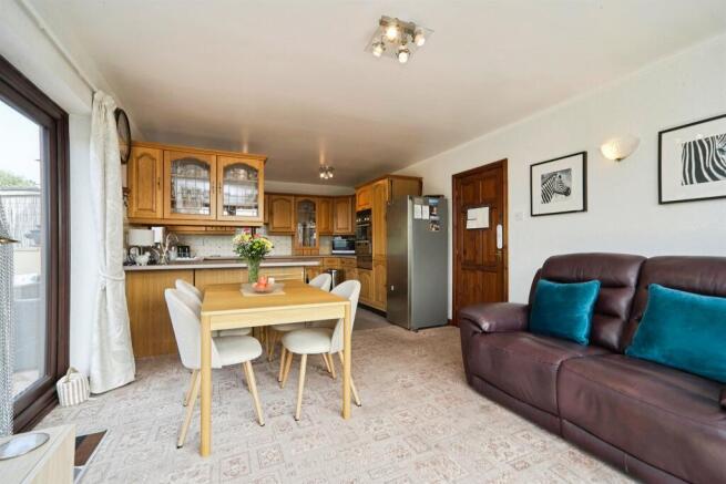 4 bed Detached for sale Image 7