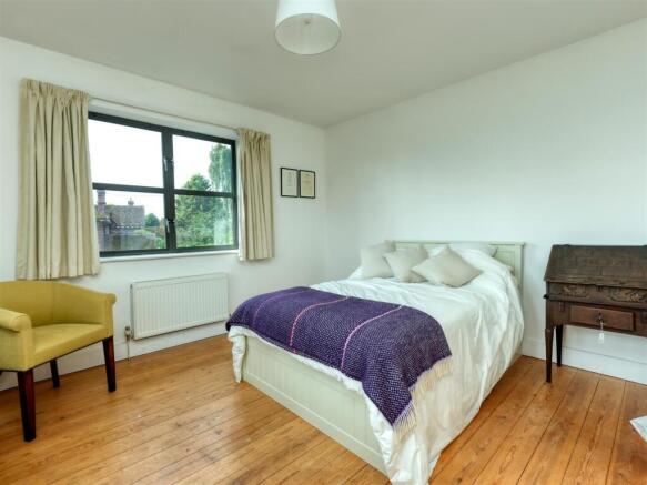 Bed 4.jpg