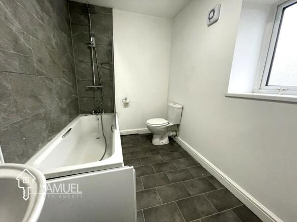 Bathroom 2.JPG