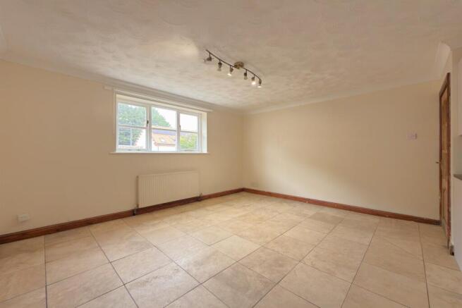 4 bed House for sale Image 11